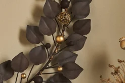 Wreaths & Garlands|Winter Berries^Nkuku Ishana Wreath - Antique Brass